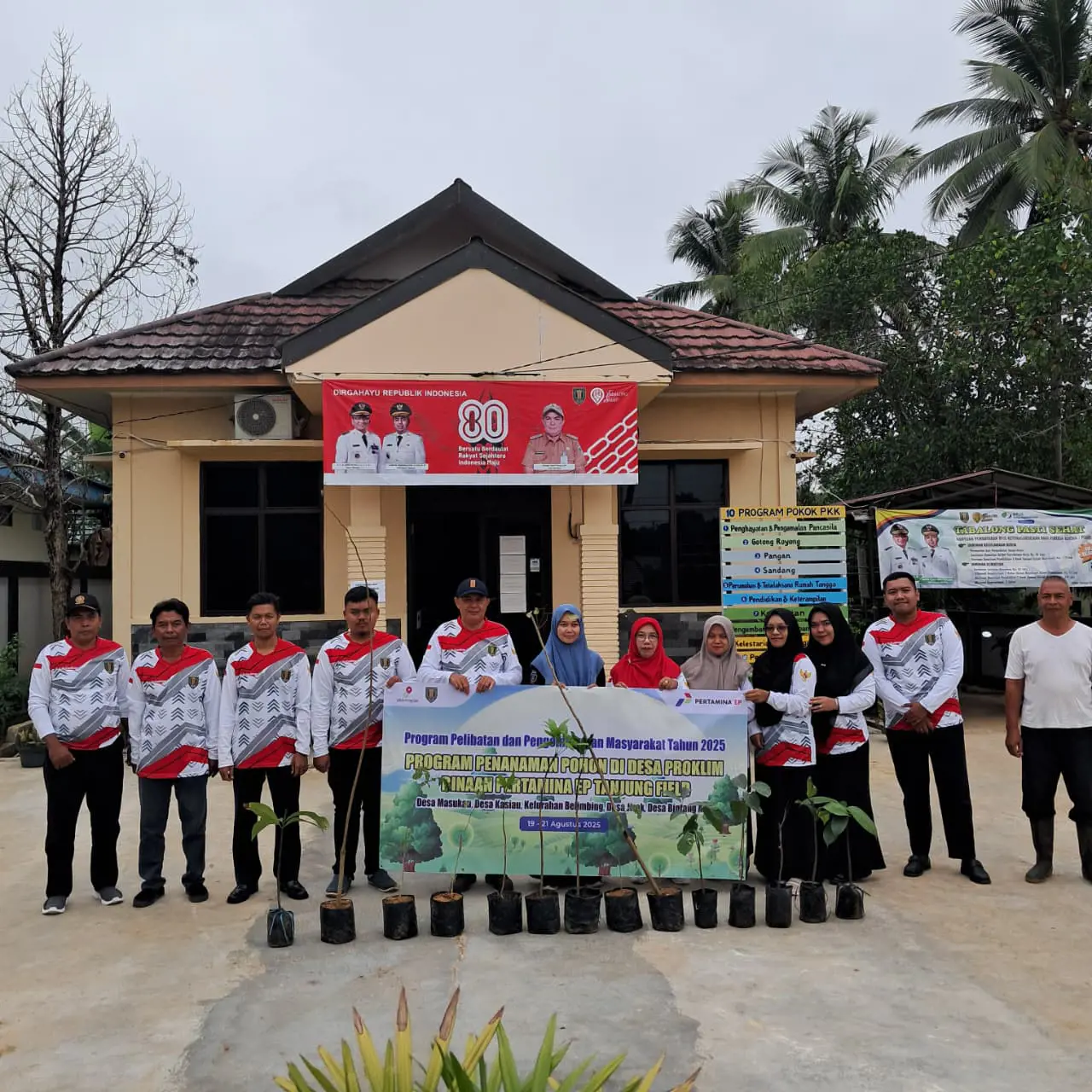 Dukung Keberlanjutan Lingkungan dan Ekosistem, Pertamina EP Tanjung Field Gelar Penanaman Pohon di Lima Desa PROKLIM di Kalimantan Selatan